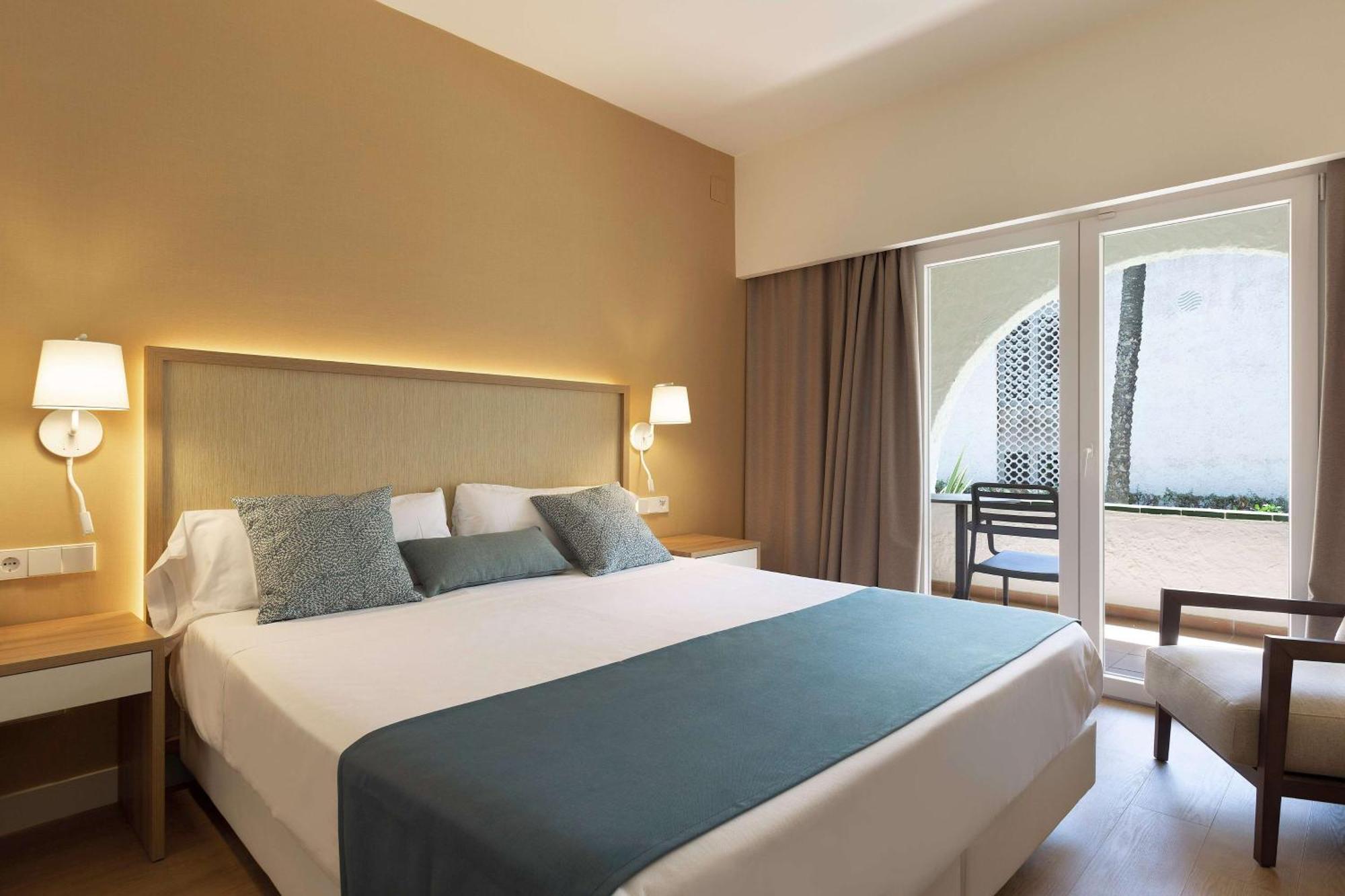 Hotel Aluasoul Menorca - Adults Only S'Algar Esterno foto