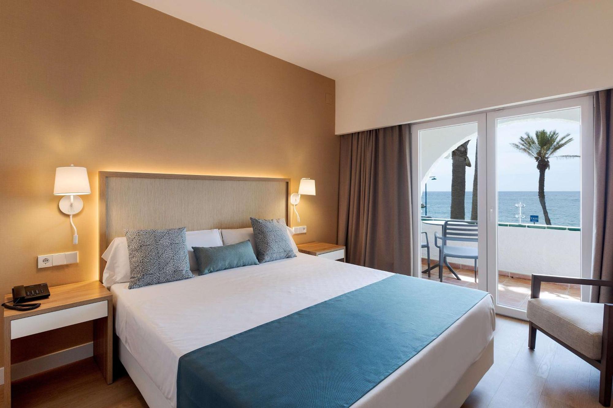 Hotel Aluasoul Menorca - Adults Only S'Algar Esterno foto